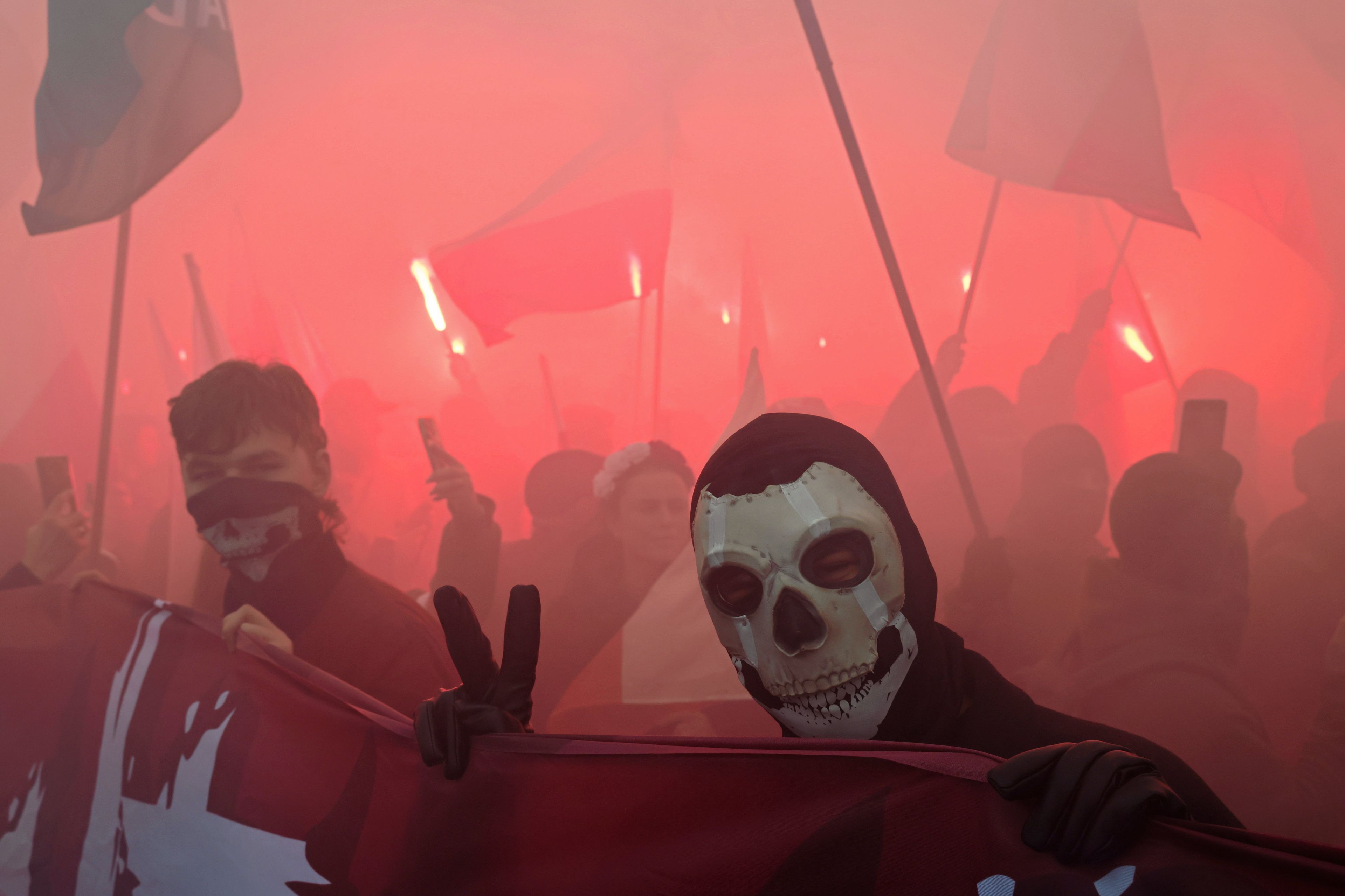 11.11.2025 Warszawa . Marsz Niepodleglosci zorganizowany przez srodowiska narodowe pod haslem  Jeden narod - silna Polska  . . 
Fot . Robert Kowalewski / Agencja Wyborcza.pl