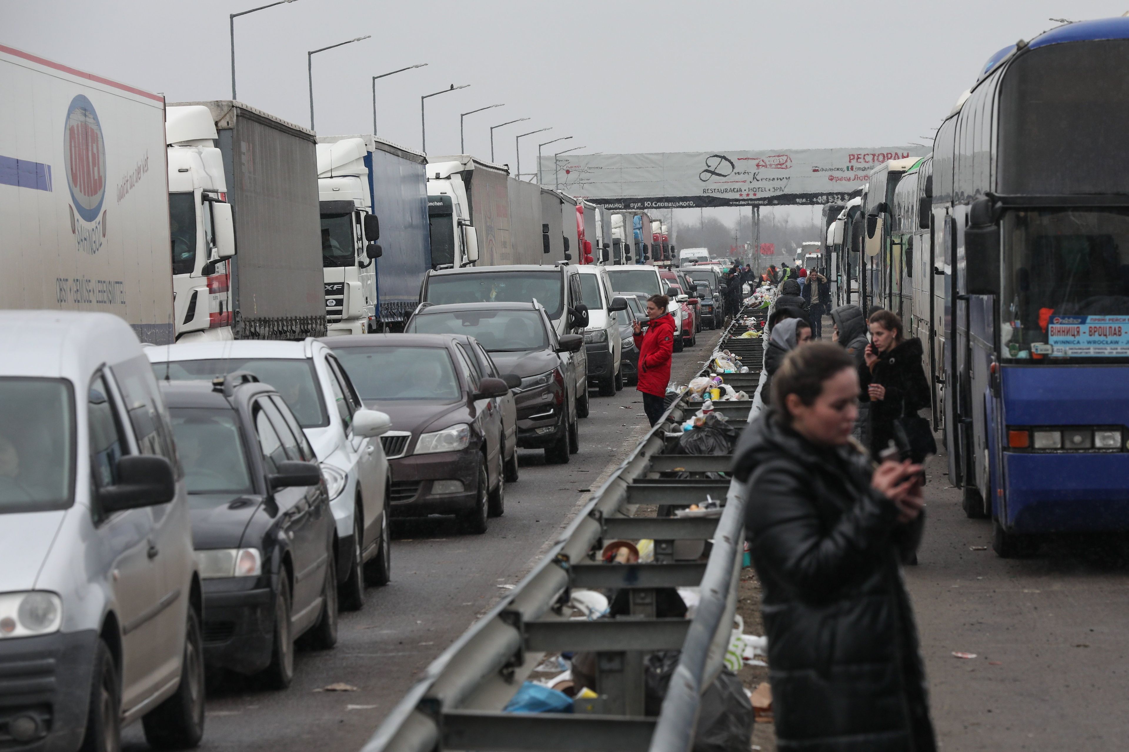 09.02.2022 Ukraina , Krakovets . Uchodzcy wyjezdzajacy z Ukrainy do Polski .

fot. Jakub Wlodek / Agencja Wyborcza.pl