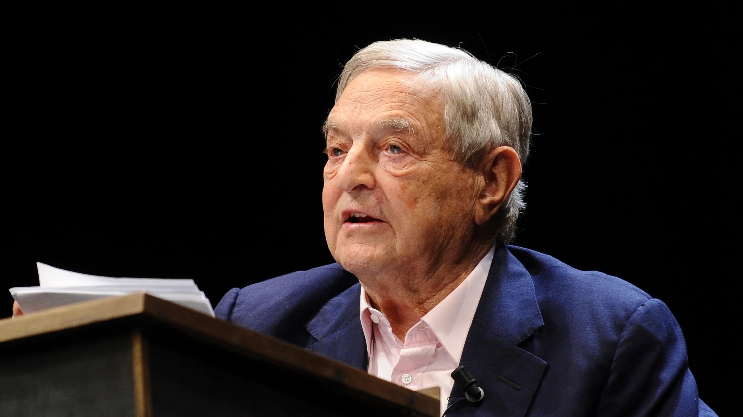 Grafika do artykułu „Mistrz europejskich marionetek”. Soros, prawica i powrót antysemickiego języka
