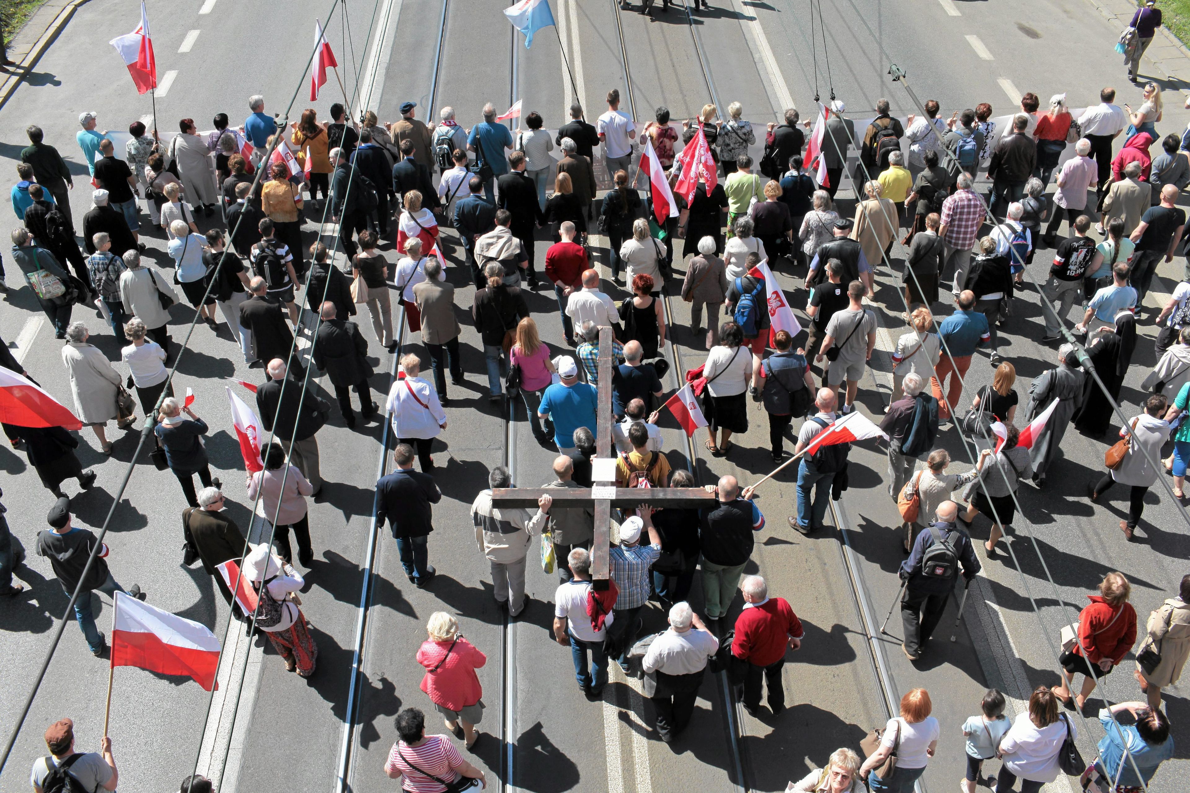 07.05.2016 Warszawa . Marsz ruchow narodowych pod haslem " Odwagi polsko " rozpoczal sie msza w katedrze sw . Floriana na Pradze , a nastepnie przeszedl przez Wisle na Stare Miasto .
Fot. Krzysztof Miller / Agencja Gazeta