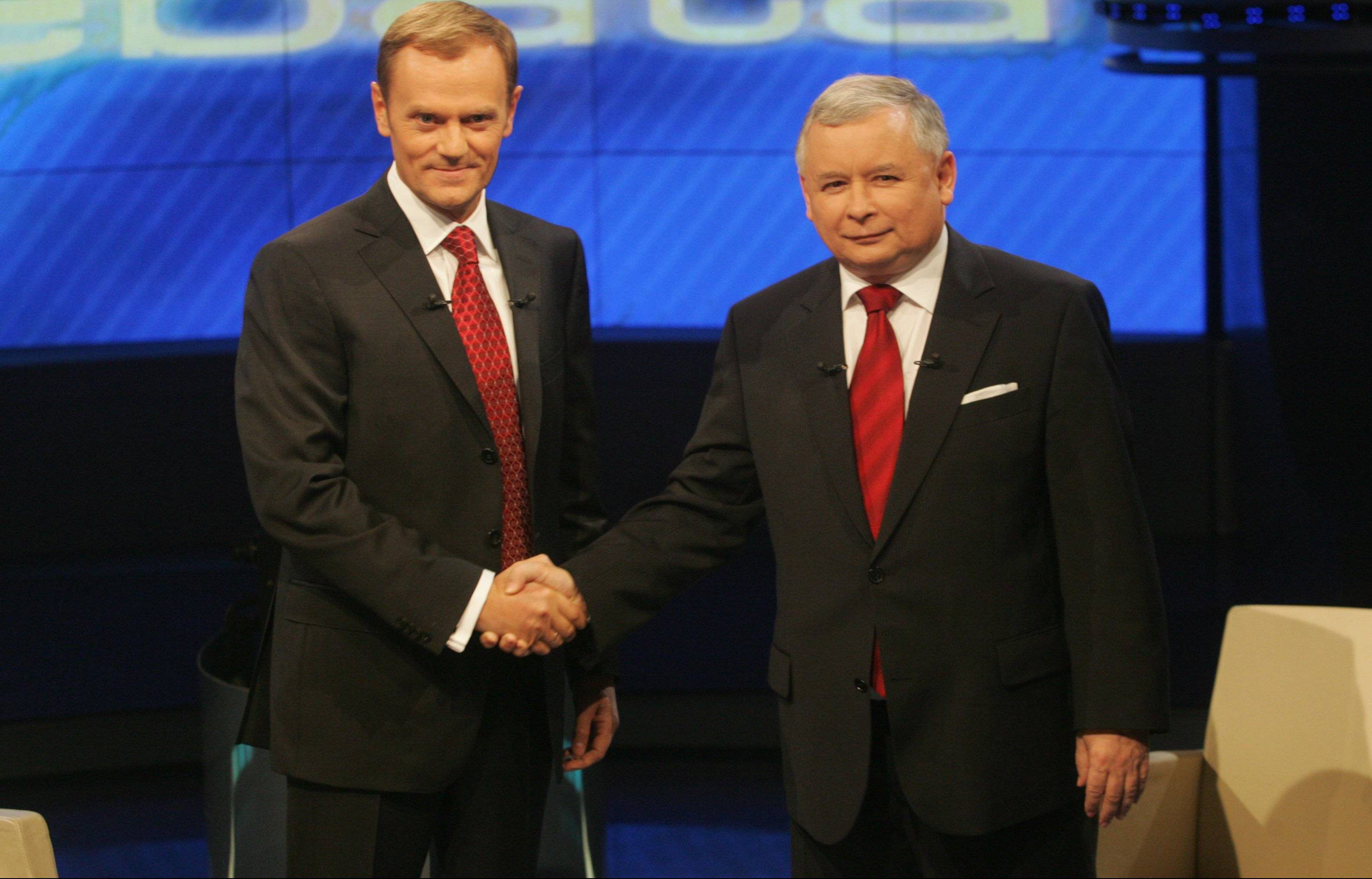 Grafika do artykułu Tusk: Kaczyński rozdał po 500 złotych, a i tak mu nie rośnie