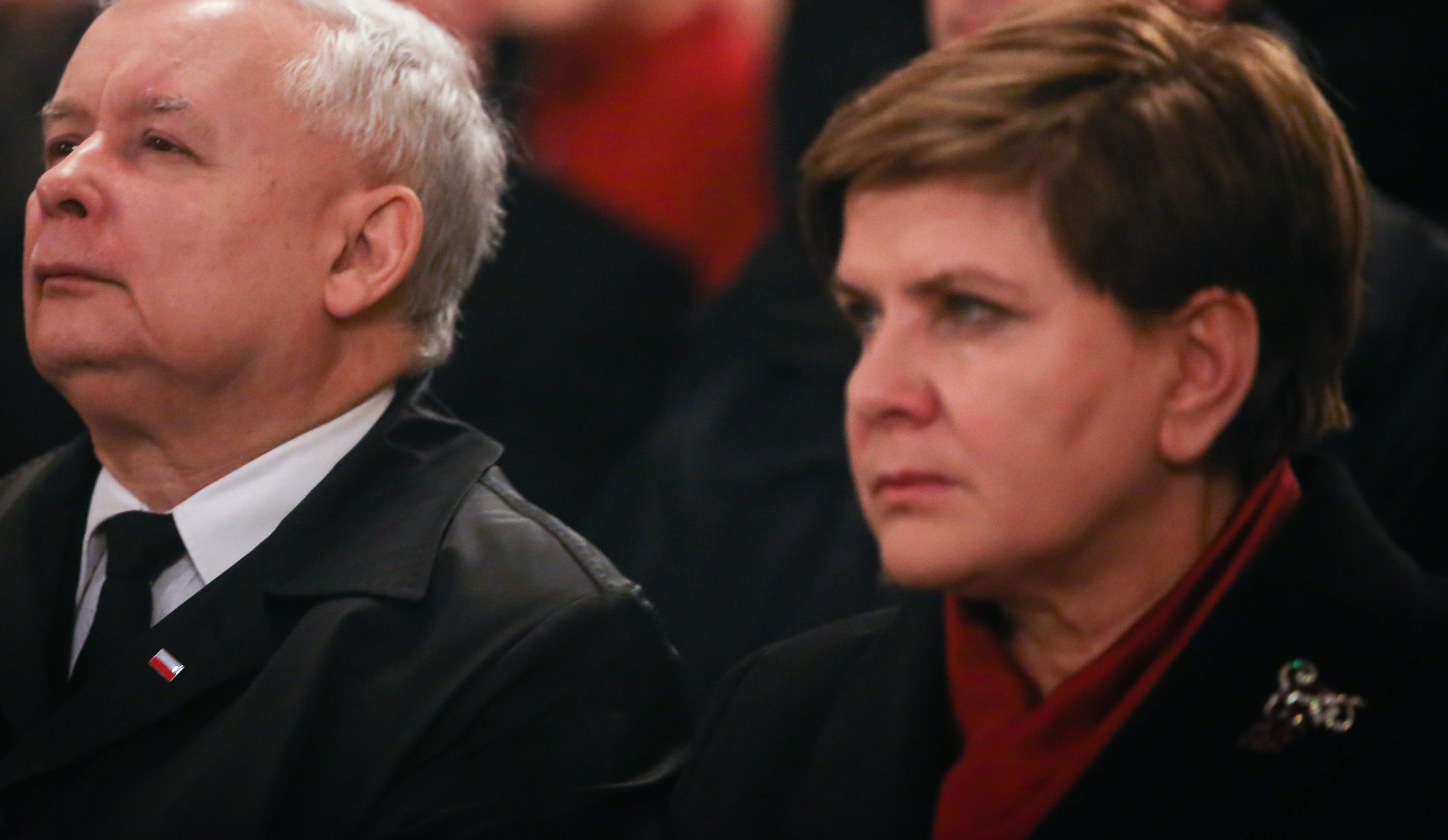 11.11.2015 Krakow . Obchody Swieta Niepodleglosci , Jaroslaw Kaczynski (L) , Beata Szydlo (P) podczas  mszy w katedrze na Wawelu . 

Fot. Lukasz Krajewski / Agencja Gazeta