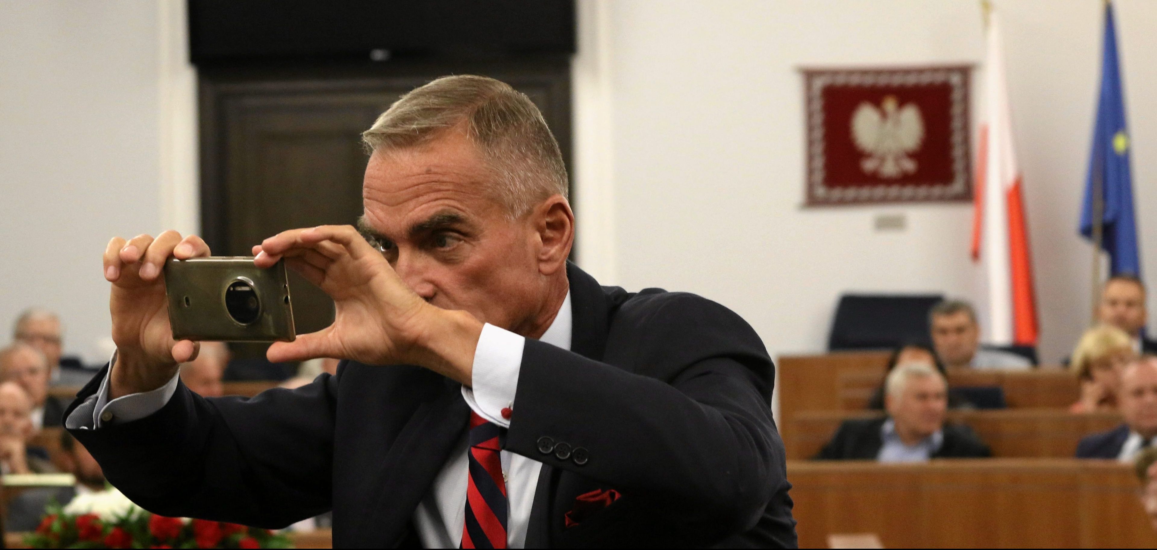 04.09.2015 Warszawa , Senat . Senator PiS  Jan Maria Jackowski  podczas glosowania nad prezydenckim projektem referendum w pazdzierniku . Senat wniosek odrzucil .
Fot . Slawomir Kaminski / Agencja Gazeta