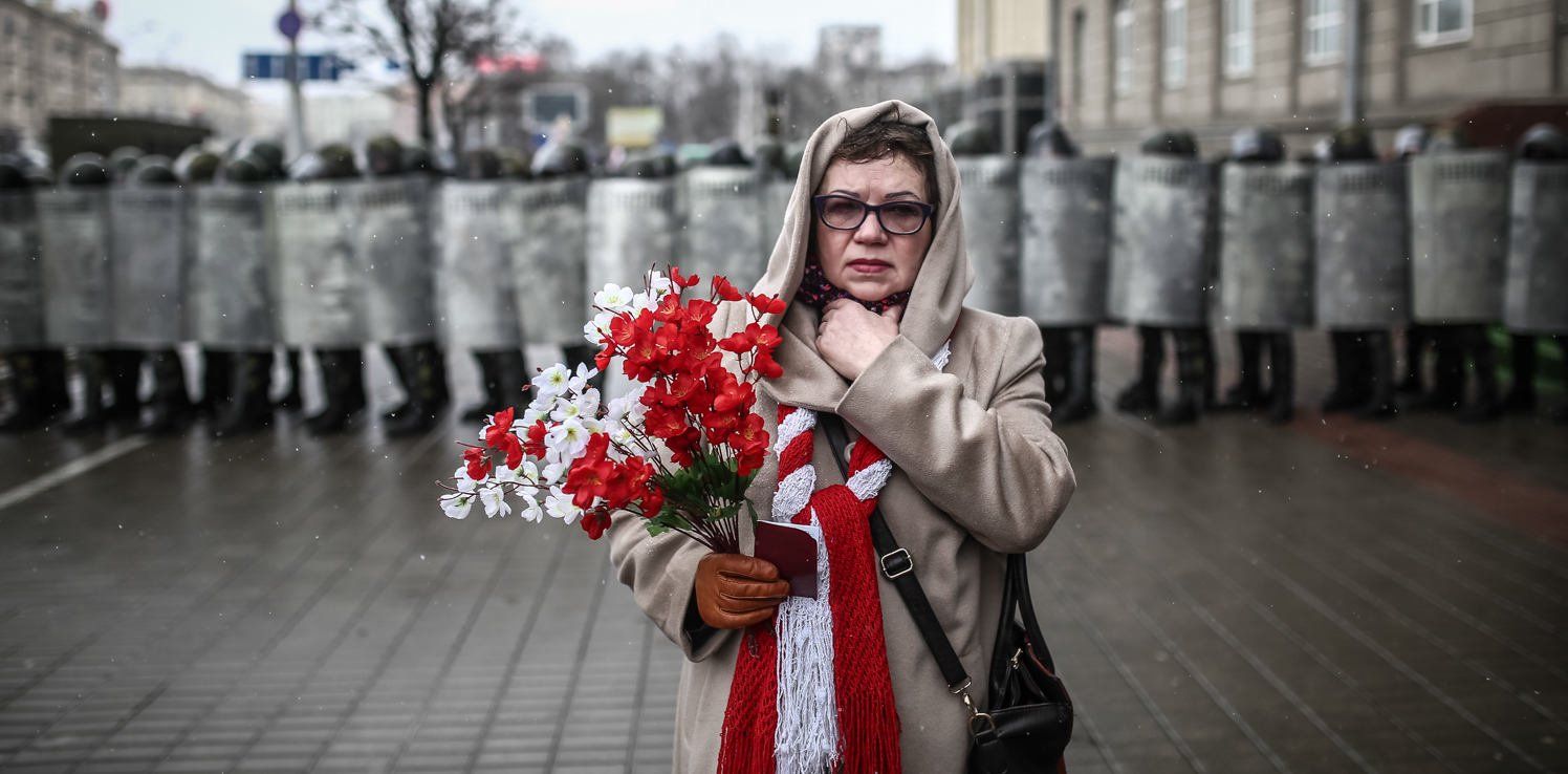 Grafika do artykułu Żywie Biełaruś! OKO.press na demonstracjach przeciw Łukaszence i w mińskim areszcie