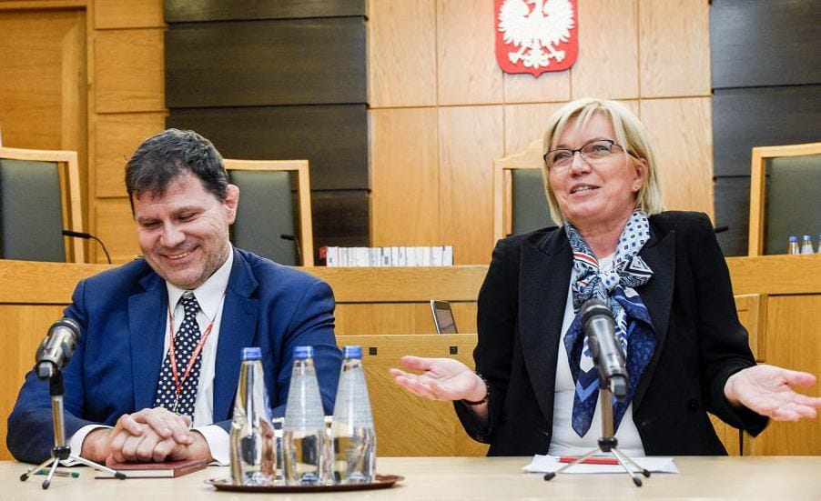 Grafika do artykułu Konstytucja uchylona prawem pracy. Tak Julia Przyłębska próbuje pozbyć się wiceprezesa Trybunału
