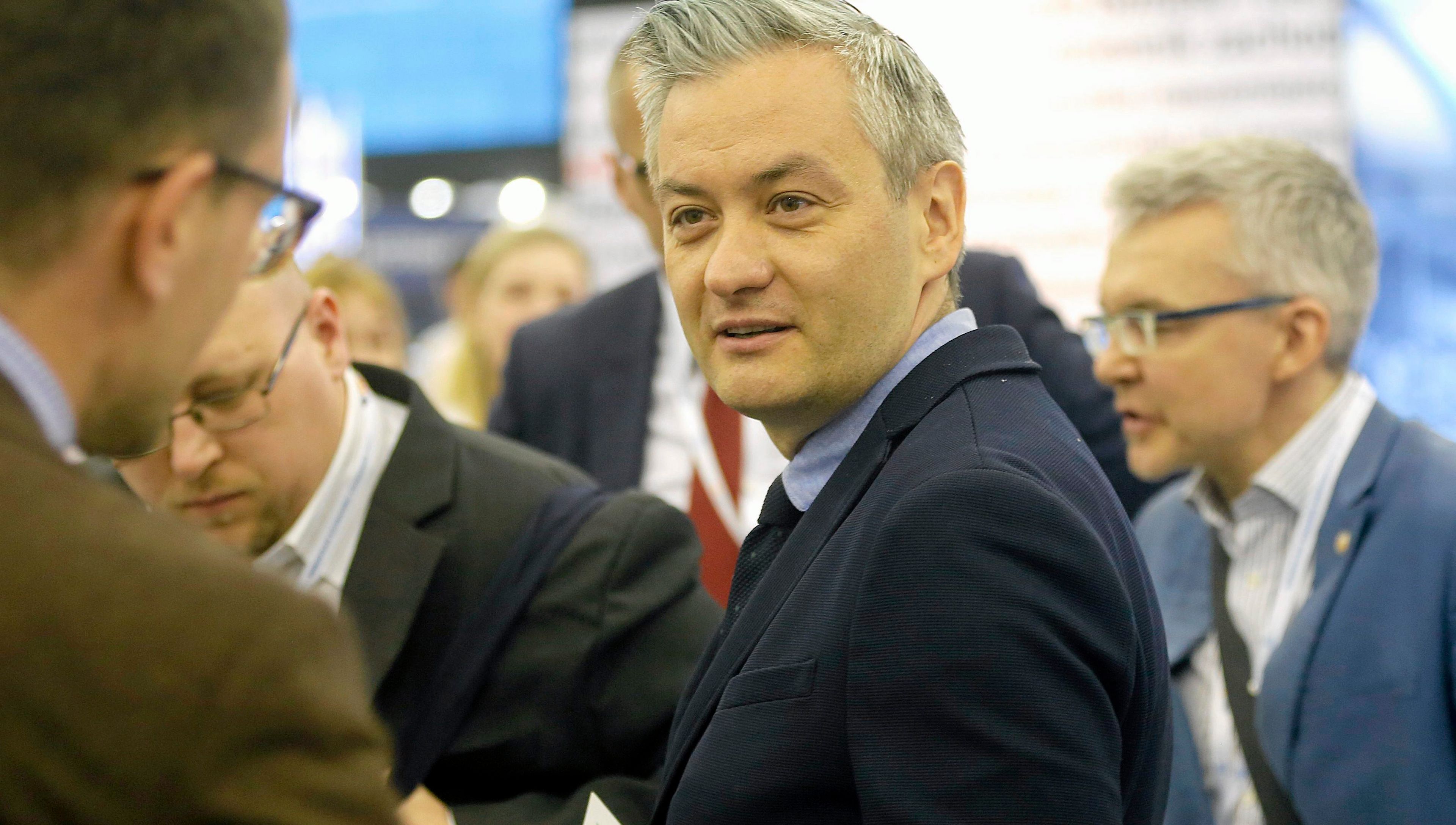 11.05.2017 Katowice . Europejski Kongres Gospodarczy . Prezydent Slupska Robert Biedron po rozmowie z dziennikarzem Kamilem Durczokiem 
Fot . Dawid Chalimoniuk  / Agencja Gazeta