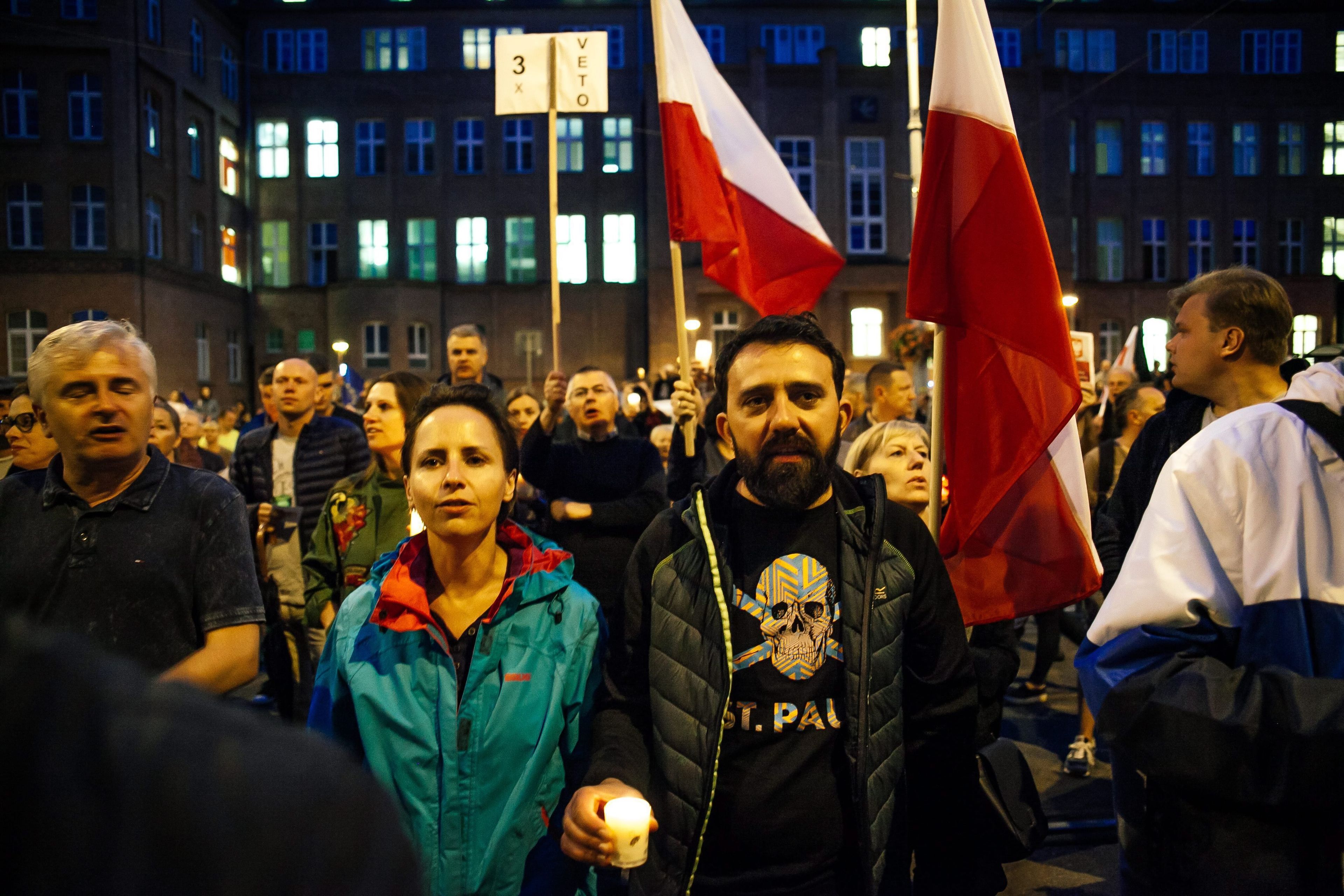 23.07.2017 Gdansk . Sad Okregowy . Kolejny dzien portestow w obronie niezaleznosci , niezawislosci sadow . KOD , opozycja , obywatele RP , spoleczenstwo .
fot . Renata Dabrowska / Agencja Gazeta