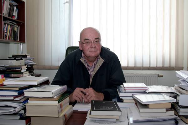 Grafika do artykułu Prof. Zajadło: Co za czasy! Zachwycamy się, że prezydent kieruje się Konstytucją