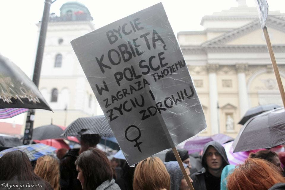 Grafika do artykułu Ordo Iuris i Elbanowscy - nowi eksperci minister Rafalskiej ds. przeciwdziałania przemocy w rodzinie. Ideologia zamiast kwalifikacji