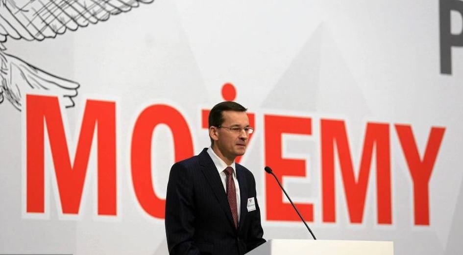 Grafika do artykułu Baśnie Morawieckiego: wzrost będzie jak w Chinach, a milion Polaków zostało w Polsce dzięki 500 plus