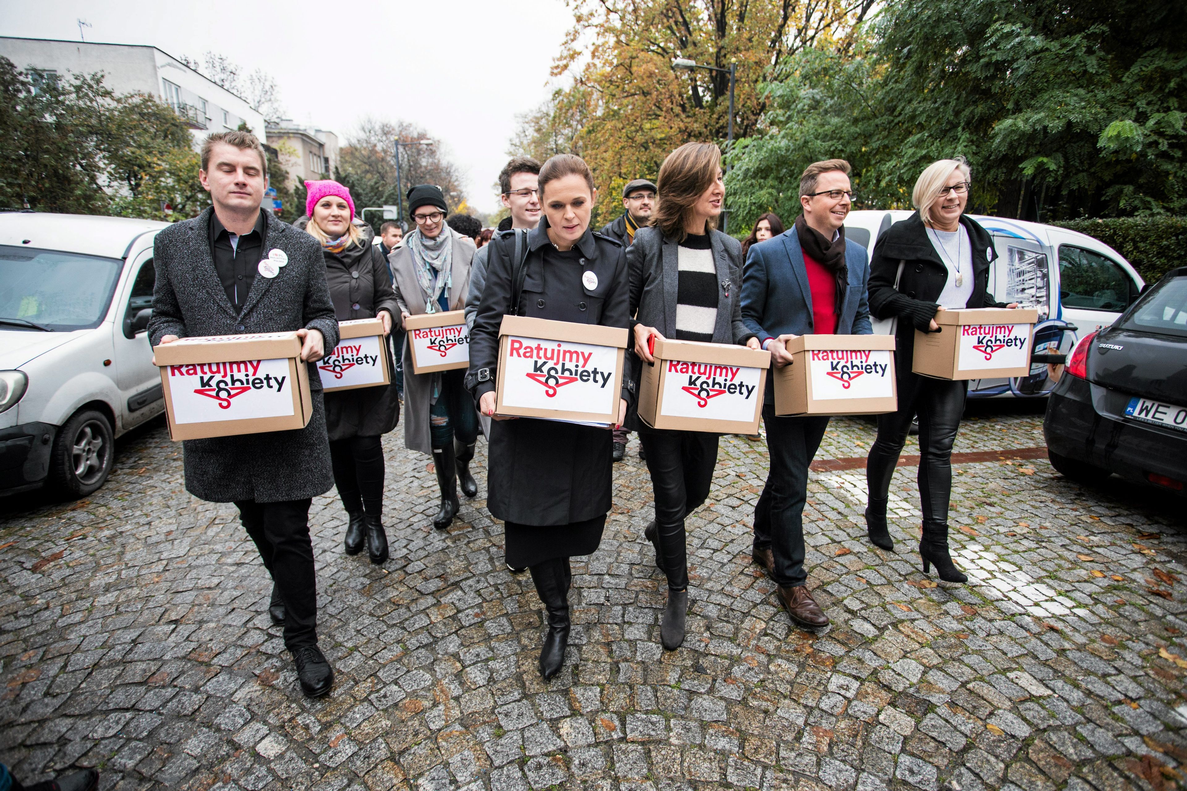 23.10.2017 Warszawa , Sejm . Ratujmy Kobiety . Barbara Nowacka podczas zlozenia podpisow do marszalka Sejmu pod obywatelskim projektem ustawy o prawach kobiet i swiadomym rodzicielstwie .
Fot. Adam Stepien / Agencja Gazeta