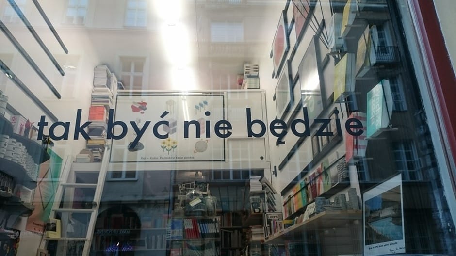 Grafika do artykułu "Wypierdalać Żydy z Mokotowskiej". Pocztówkę z taką treścią dostarczyła do Fundacji Bęc Zmiana Poczta Polska. "Nie sprawdzamy treści" - tłumaczy