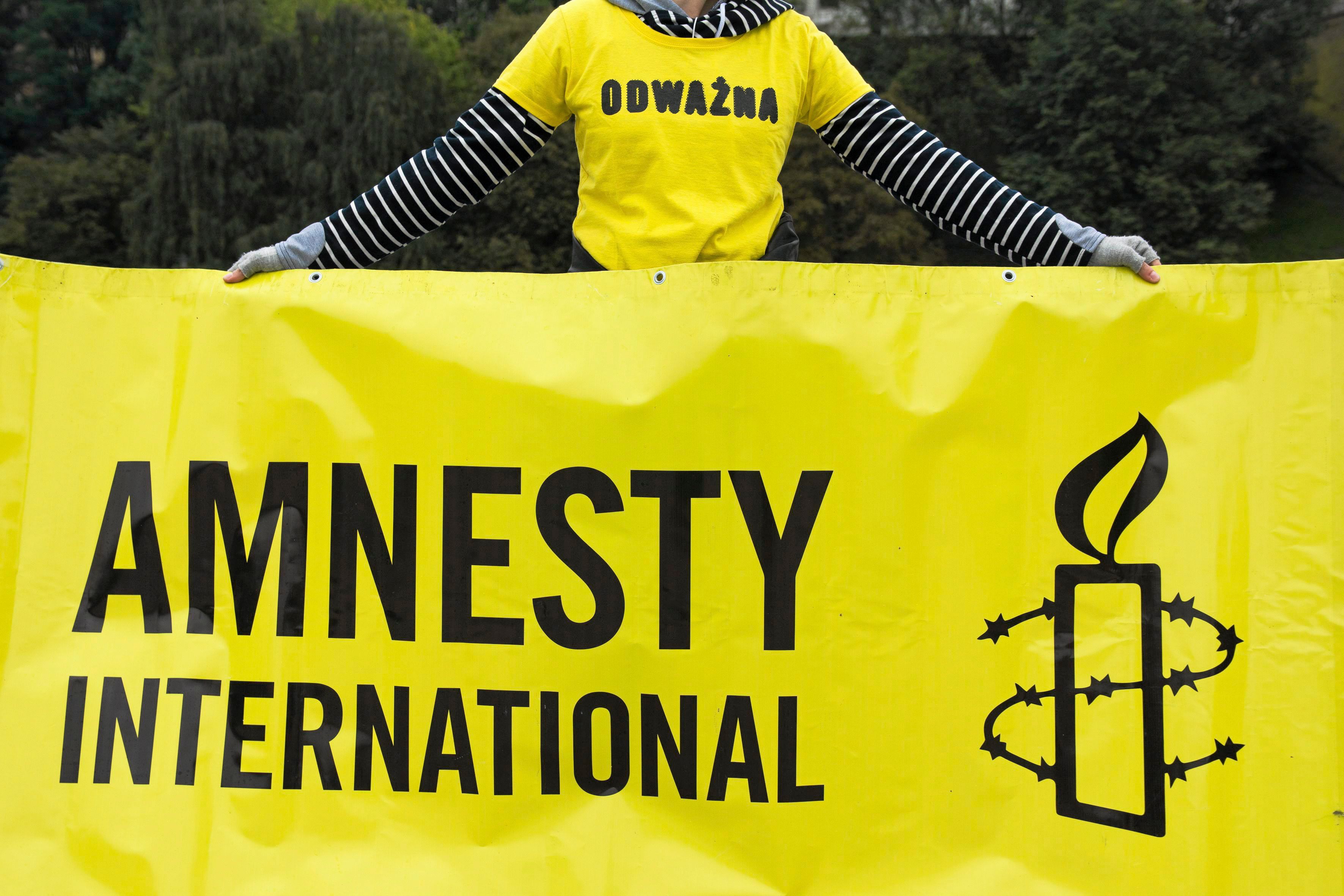 19.09.2017  Krakow , Rynek Glowny . Plac Wielkiej Armii Napoleona . Akcja Amnesty International w wyrazie solidarnosci z Idil Eser , dyrektor Amnesty International Turcja , ktora obecnie przebywa w wiezieniu . Fot. Adrianna Bochenek / Agencja Gazeta