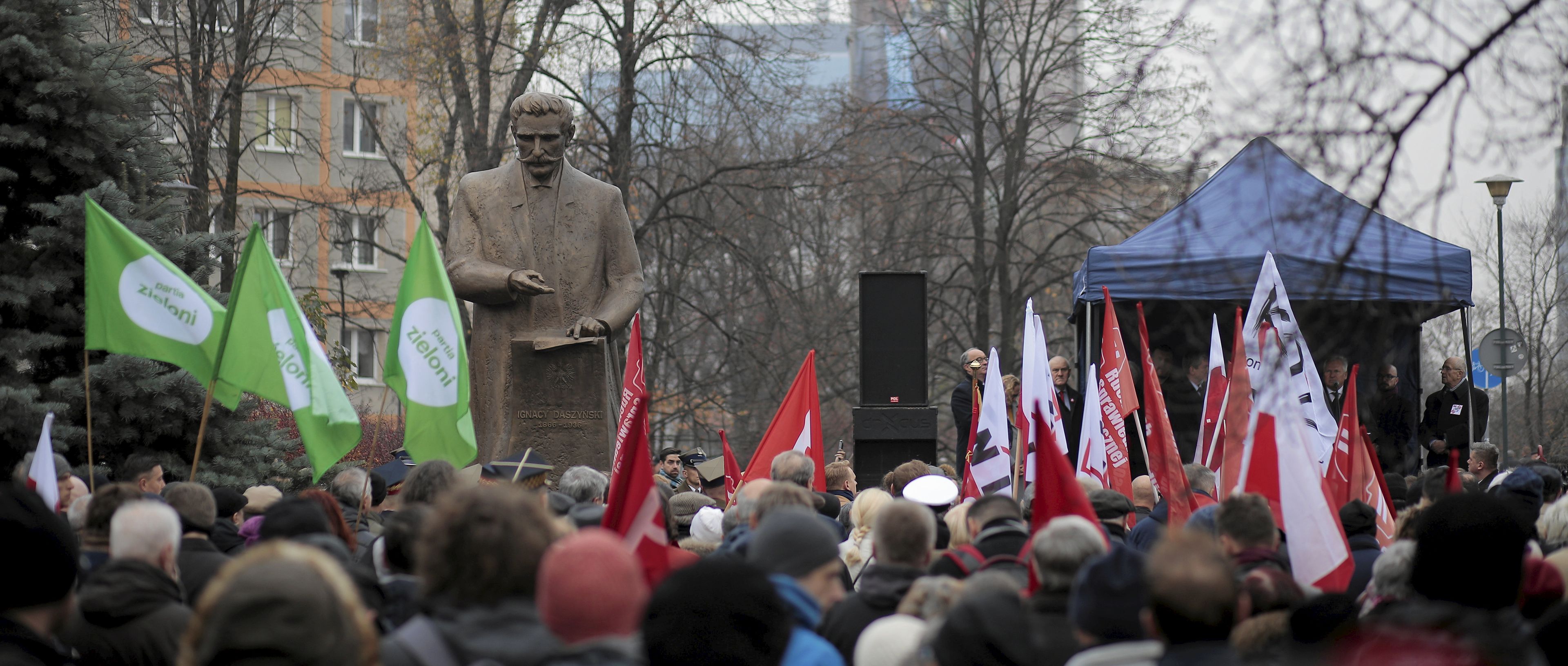 Grafika do artykułu Demokratyczna, świecka, bez nienawiści. Kwaśniewski i Zandberg jednym głosem pod pomnikiem Daszyńskiego