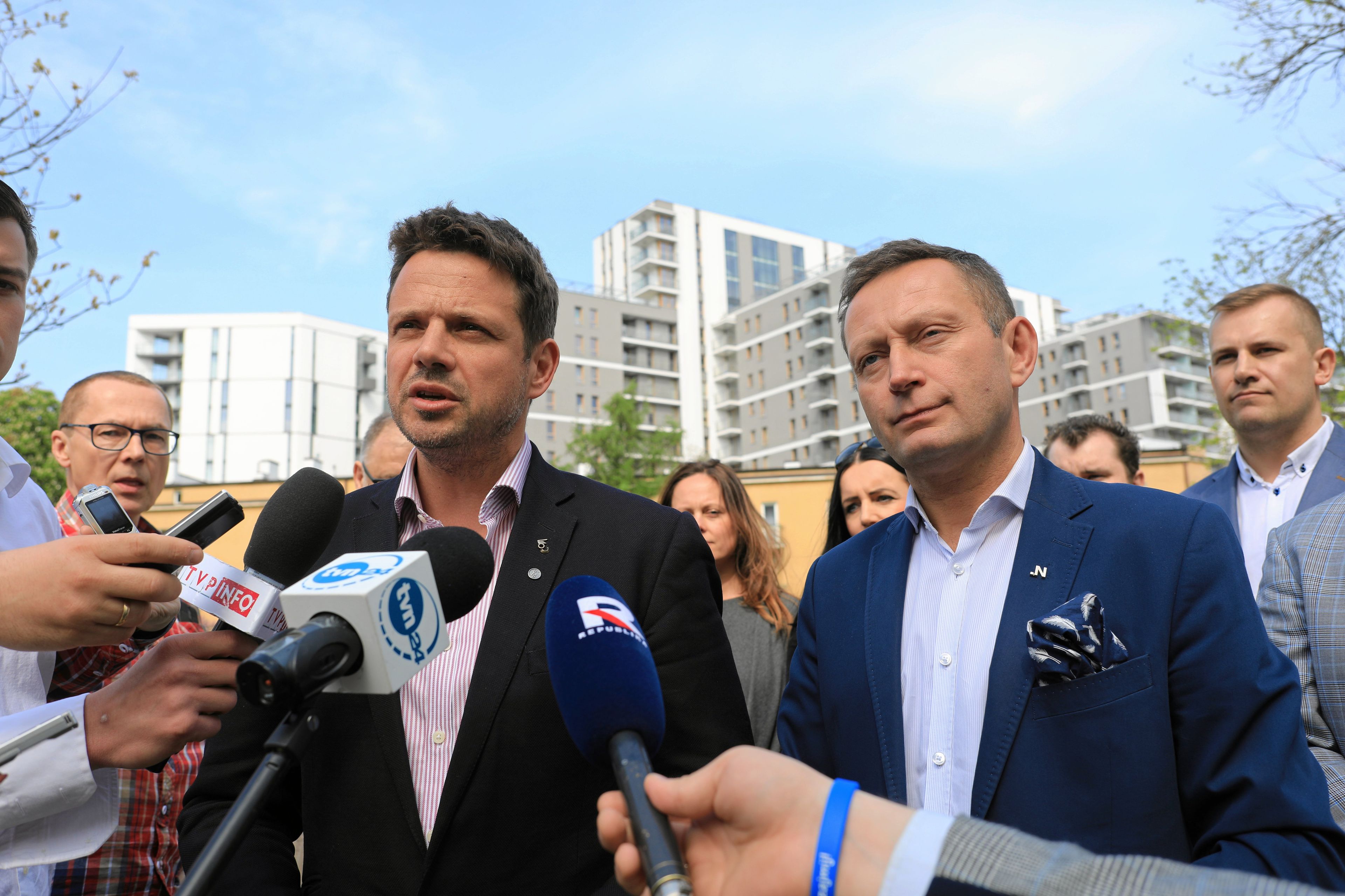 23.04.2018 Warszawa . Odolany . Wspolna konferencja prasowa kandydatow na prezydenta Warszawy . Rafal Trzaskowski (l) - Platforma Obywatelska i Pawel Rabiej (p) - Nowoczesna .
Fot. Jacek Marczewski / Agencja Gazeta