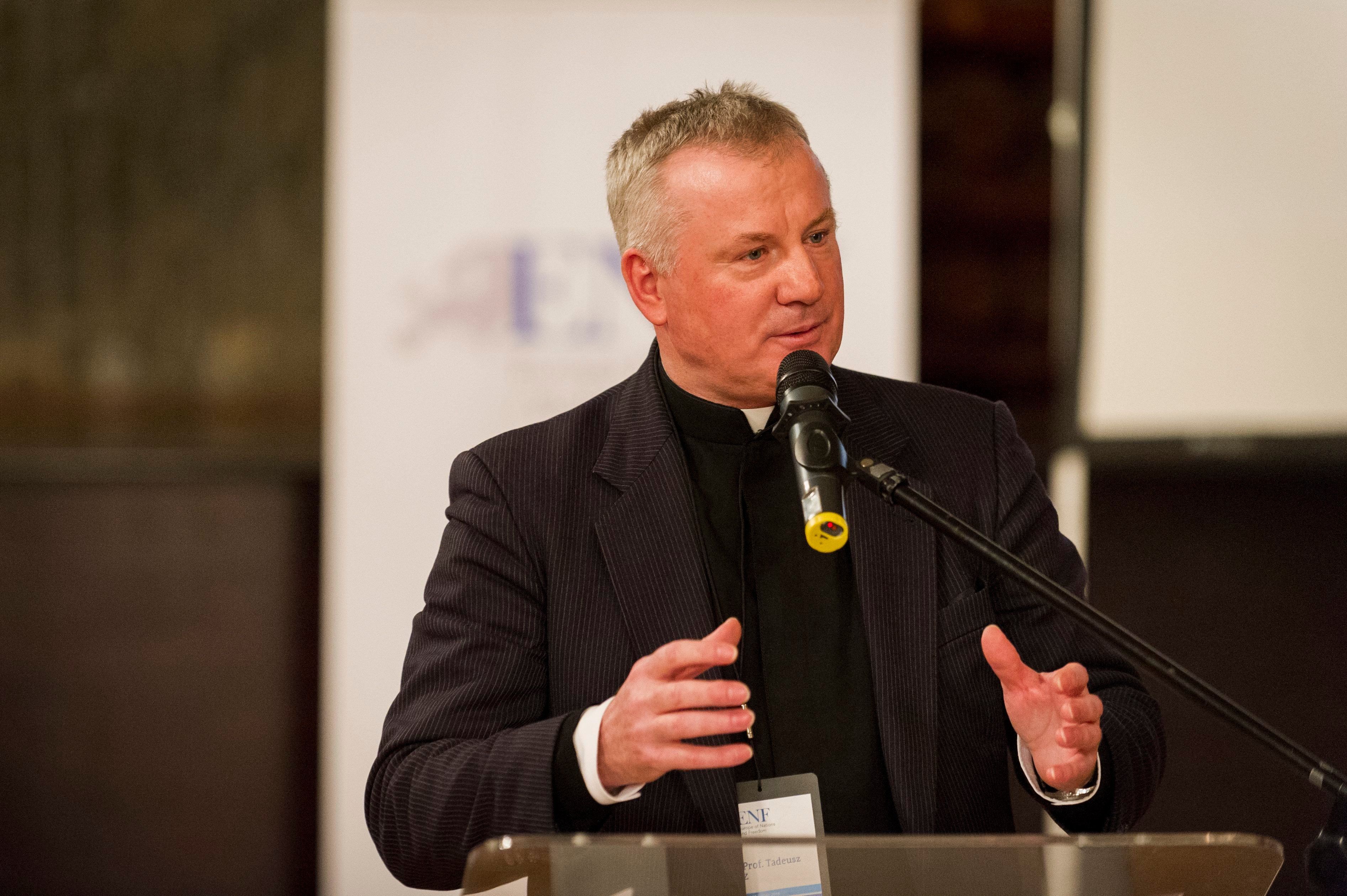 19.02.2016 Wieliczka , Kopalnia Soli . Ks . Prof . Tadeusz Guz , podczas konferencji grupy politycznej Europa Narodow i Wolnosci pt . Dobrobyt Europy po UE - podstawy ekonomiczne bezpiecznego rozwoju Europy .

Fot. Lukasz Krajewski / Agencja Gazeta