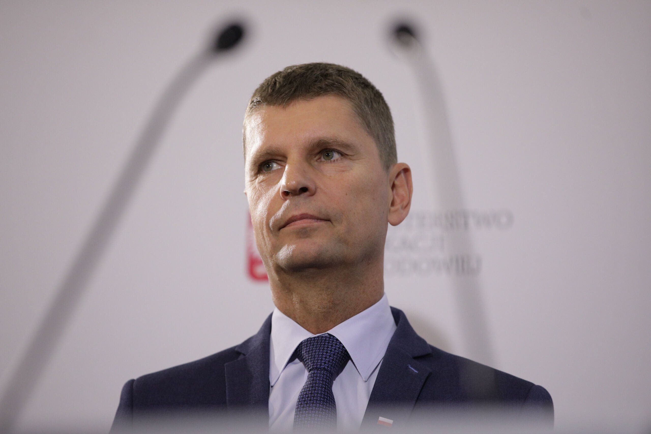 Mężczyzna, w garniturze i krawacie, Dariusz Piontkowski
