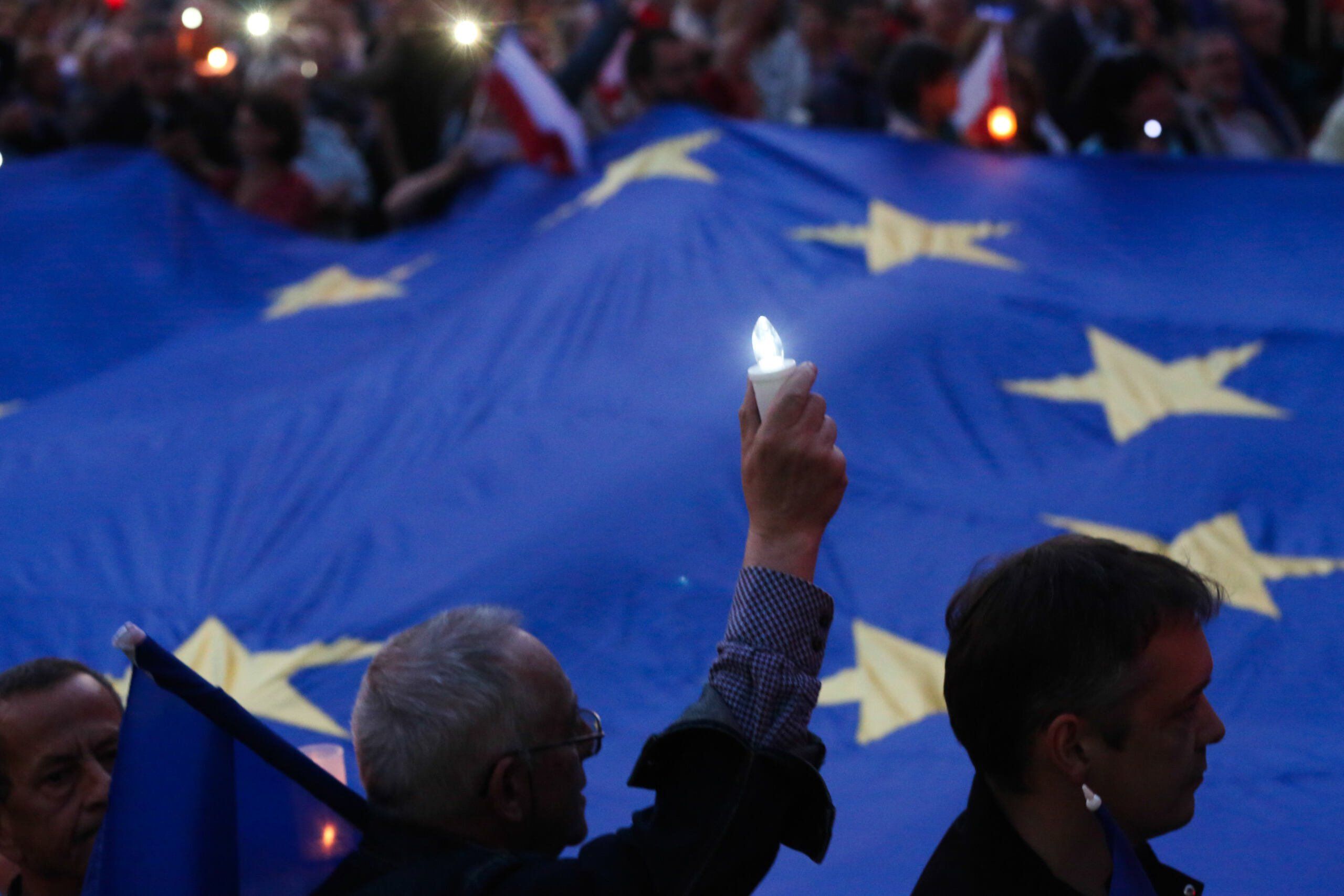 03.07.2018 Krakow . Protest przeciwko zmianom w sadownictwie i w obronie Sadu Najwyzszego pod Sadem Okregowym . 
Fot. Jakub Porzycki / Agencja Gazeta