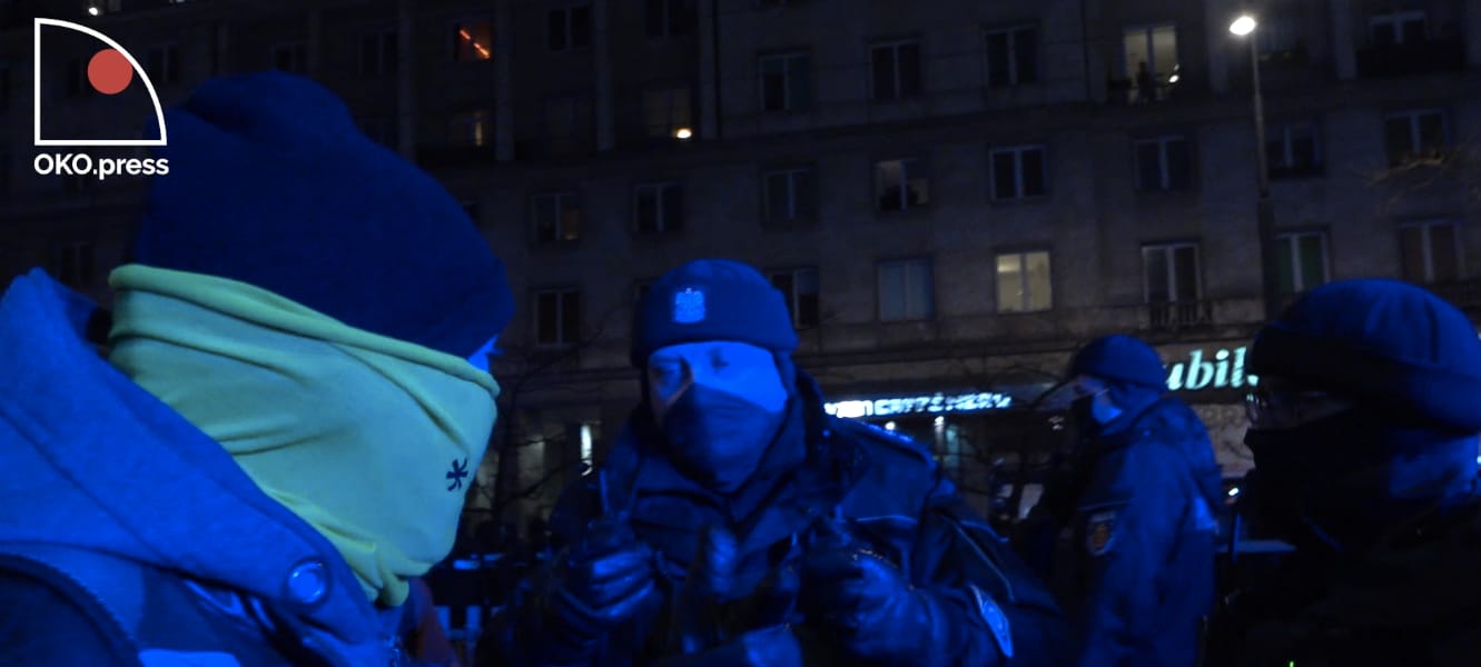 Grafika do artykułu Pojedynek na wiedzę prawniczą podczas demonstracji