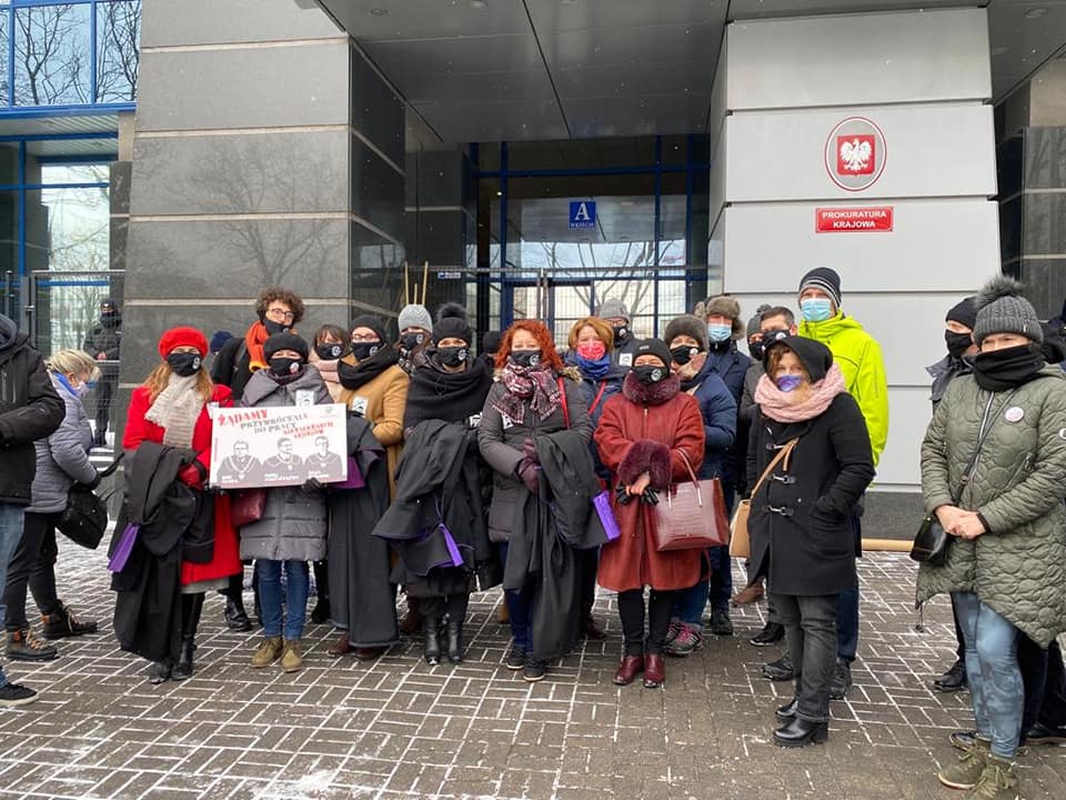 sędziowie na pikiecie w obronie Piotra Gąsiarka