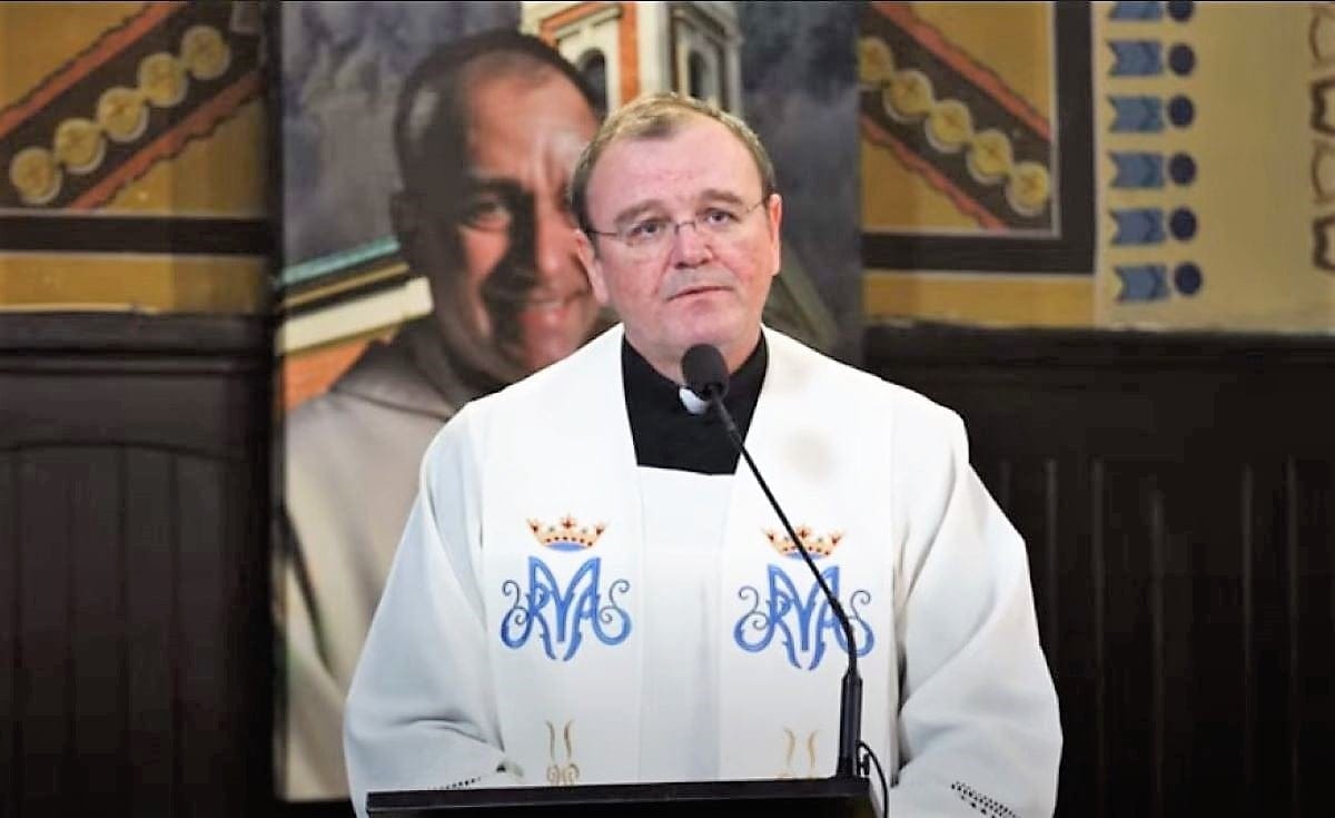 ksiądz Dariusz Firszt