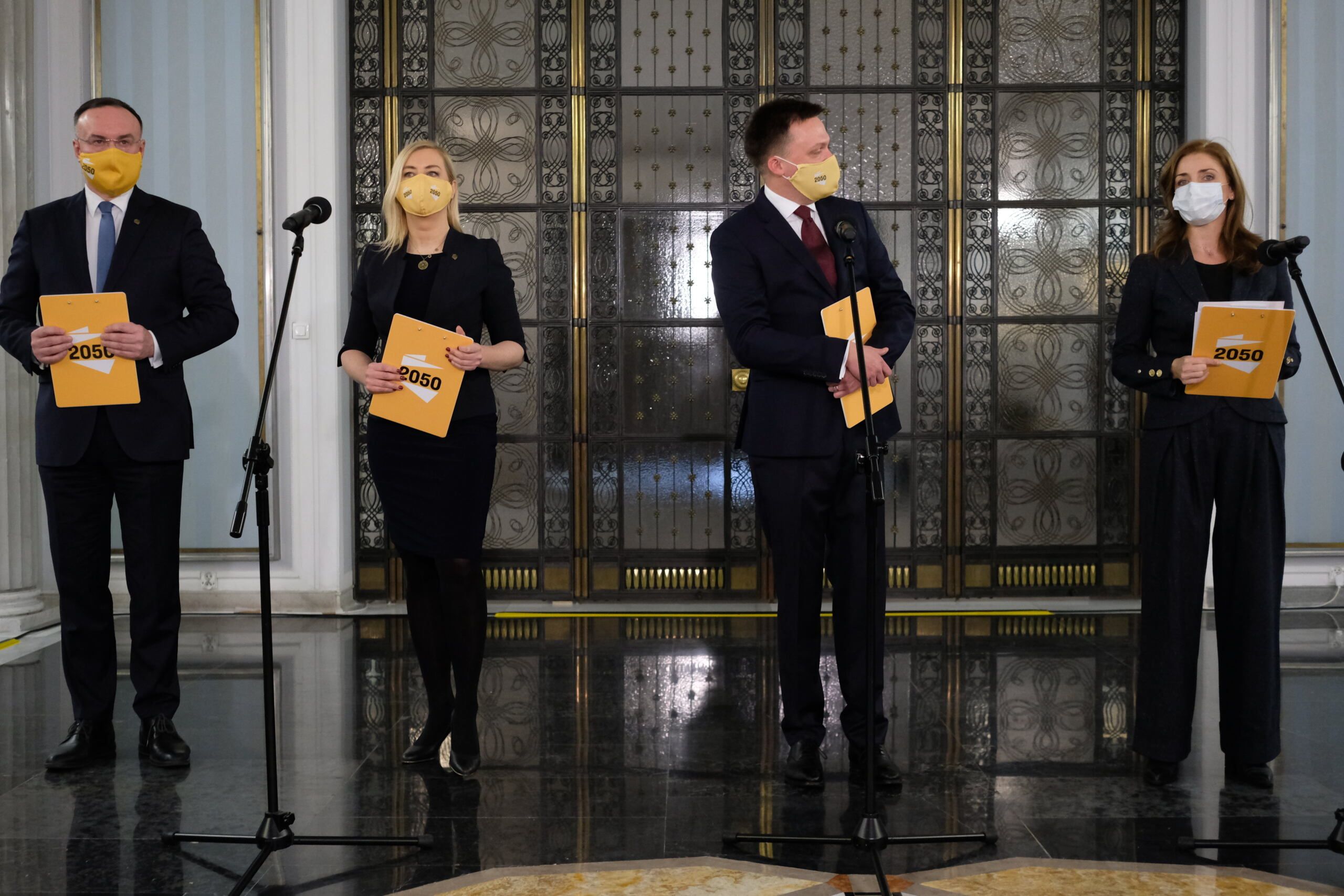 Od lewej: Michal Kobosko , Hanna Gil Piatek , Szymon Holownia , Joanna Mucha podczas konferencji prasowej ruchu Polska 2050 w sprawie przejscia Joanny Muchy do ruchu Szymona Holowni