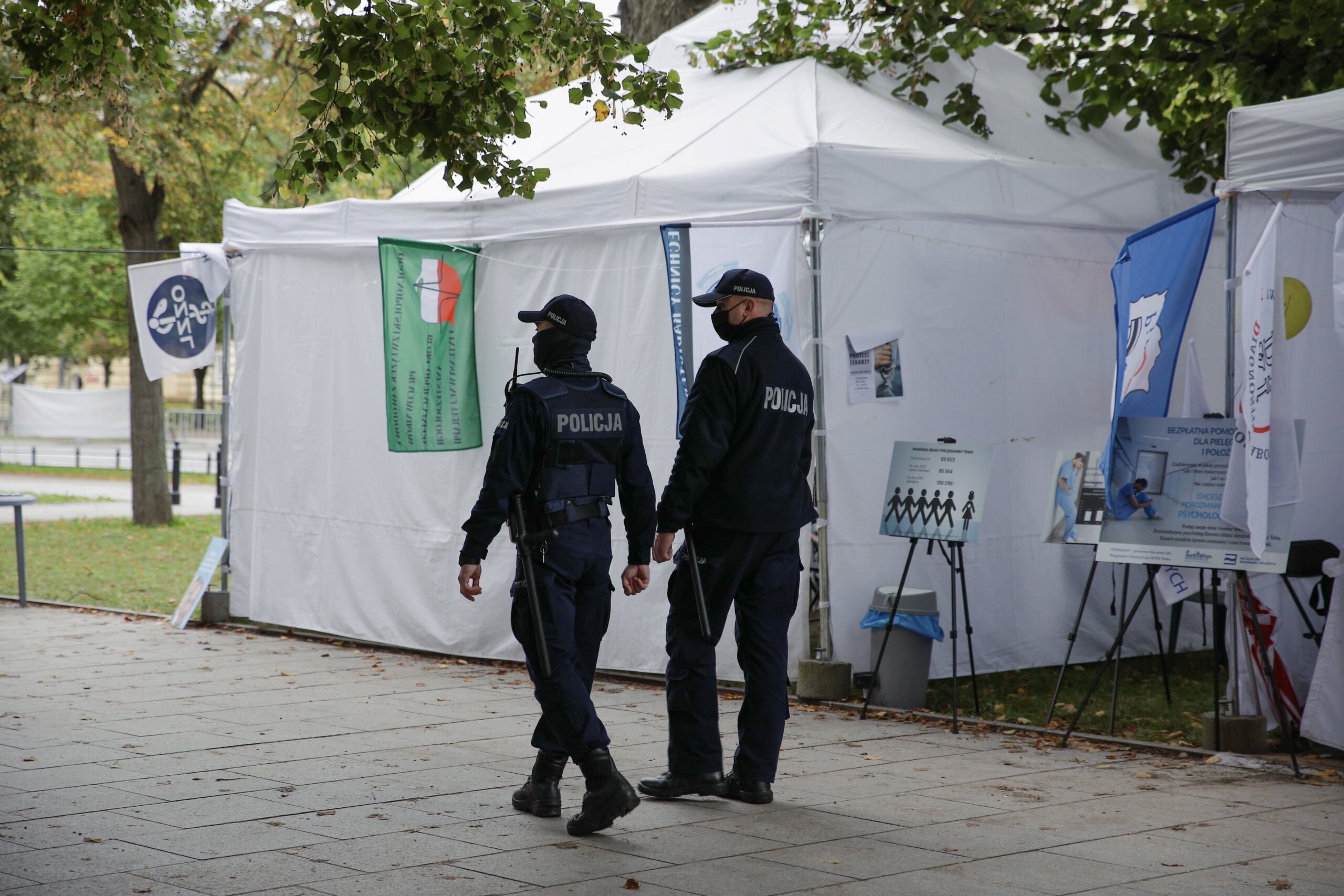 19.09.2021 Warszawa , aleje Jerozolimskie . Puste Biale Miasteczko pod Kancelaria Prezesa Rady Ministrow .

Fot. Dawid Zuchowicz / Agencja Gazeta