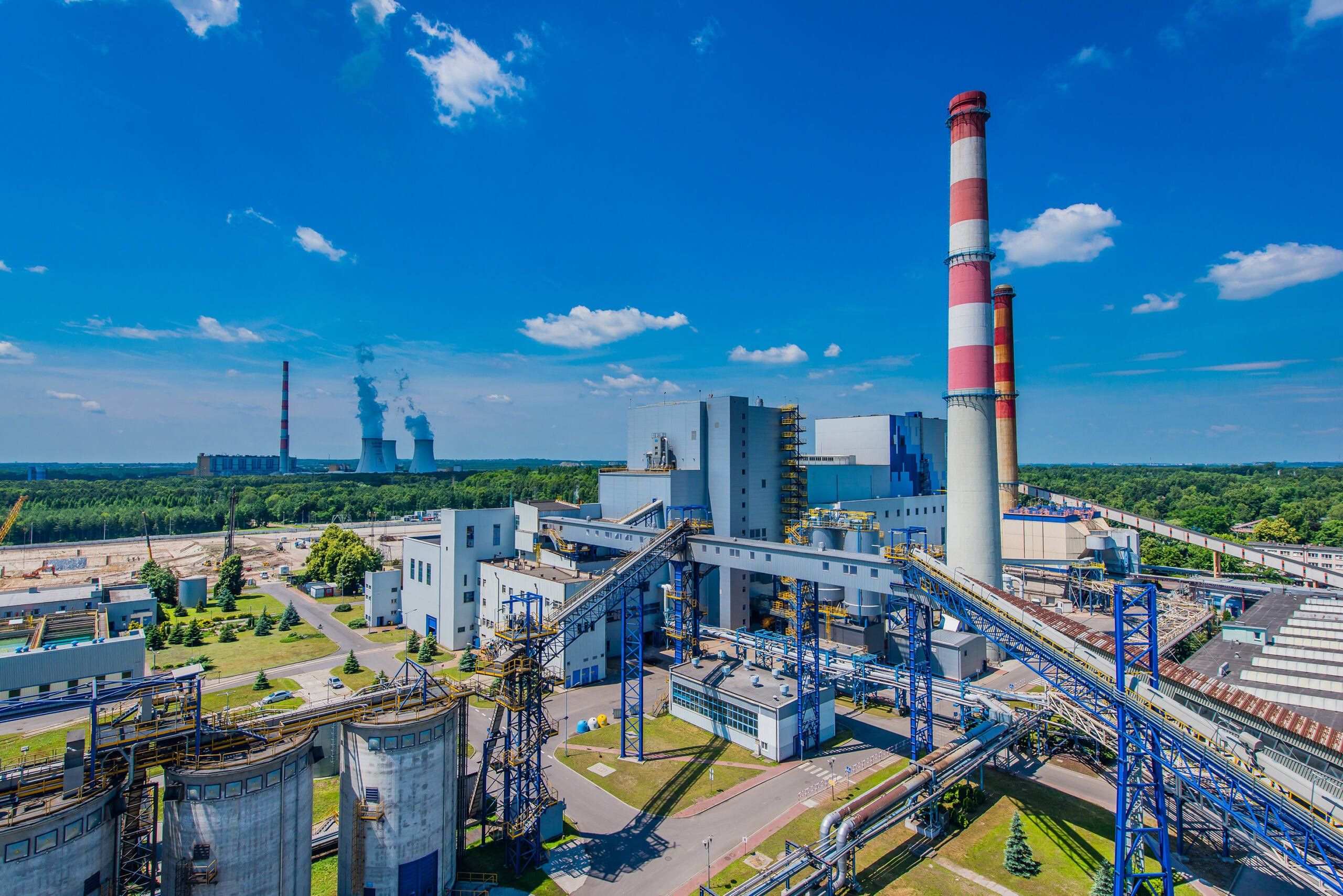 Grafika do artykułu Najnowocześniejsza polska elektrownia znów stoi. Węglowa energetyka zawodzi, na razie ratuje nas OZE