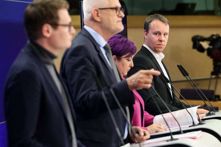 Zespół posłów sprawozdawców w sprawie raportu Parlamentu Europejskiego dotyczącego wdrożenia przez Węgry siedemnastu środków zaradczych uzgofdnio