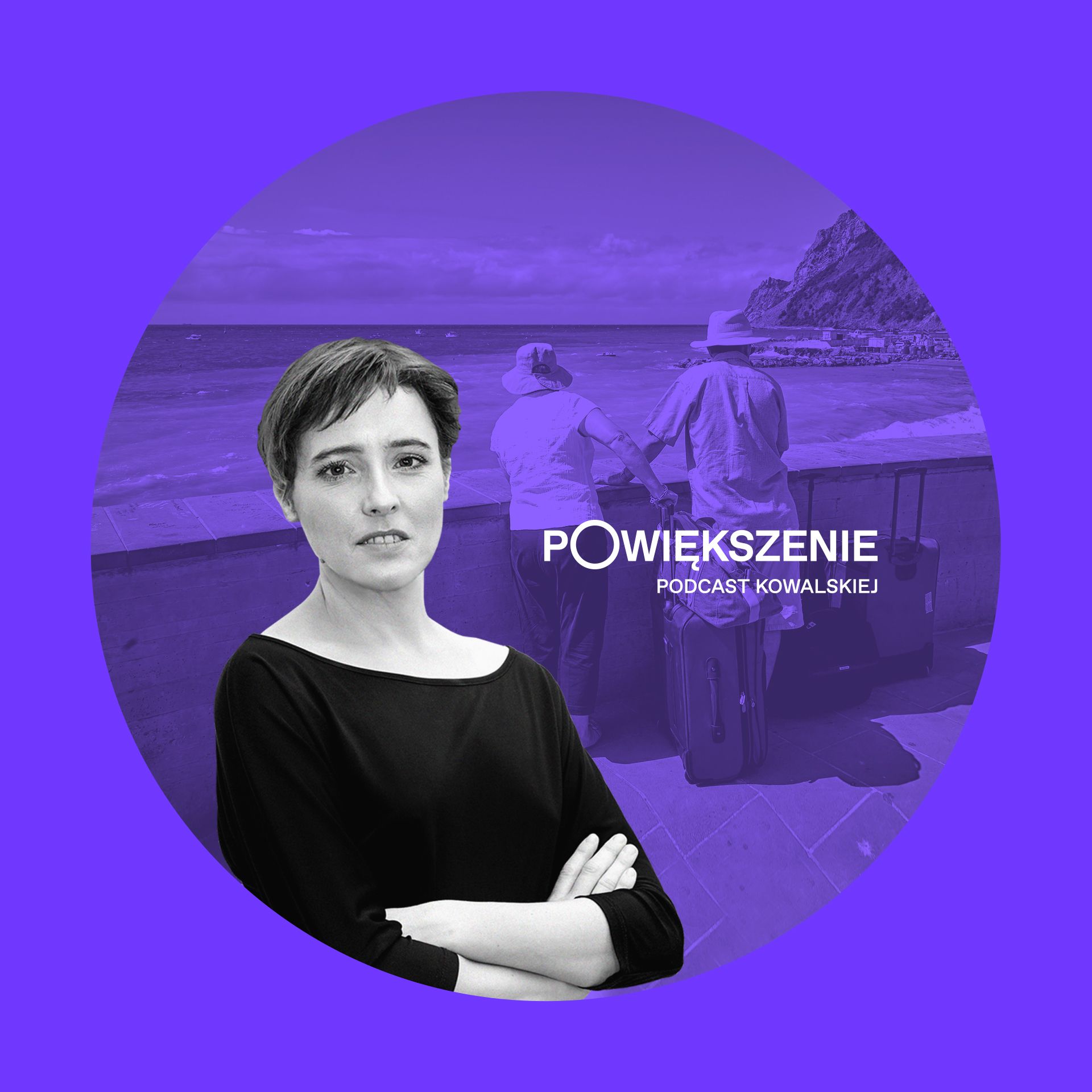 Portret Agaty Kowalskiej na tle widok, przedstawiającego turystów na brzegu morza