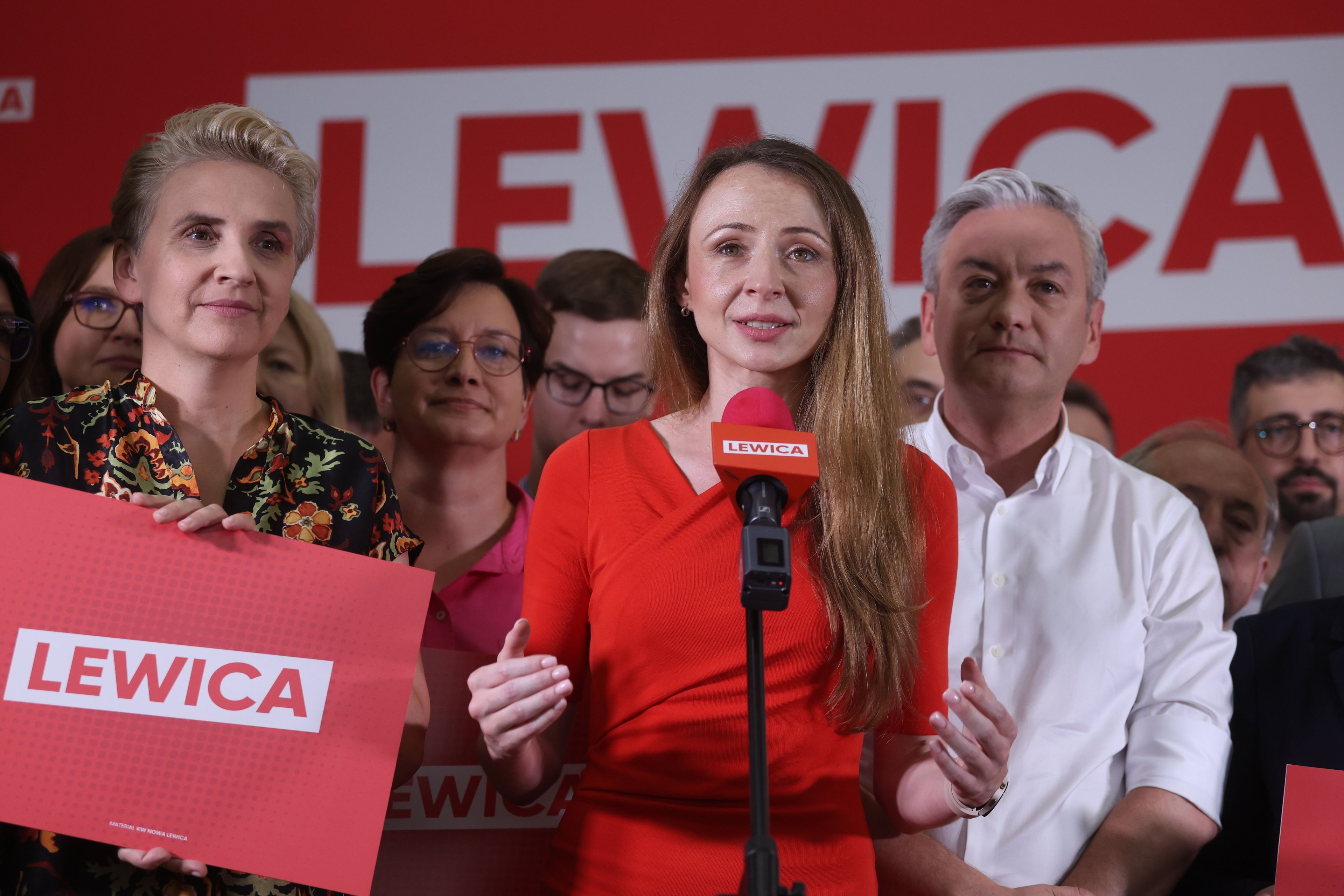 Agnieszka Dziemianowicz-Bąk i Agnieszka Scheuring-Wielgus podczas konferencji Lewicy