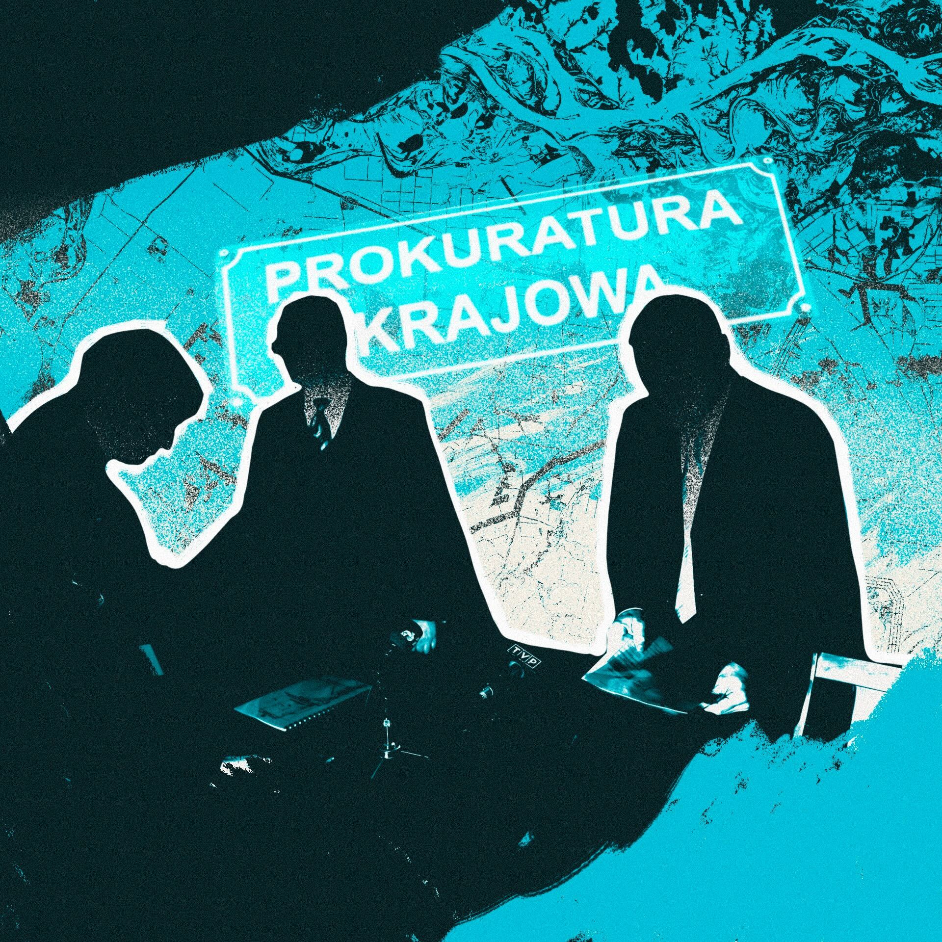 Ciemne sylwetki trzech mężczyzn w garniturach, pochylonych nad stołem, w tle tabliczka z napisem „Prokuratura Krajowa” w niebieskim kolorze