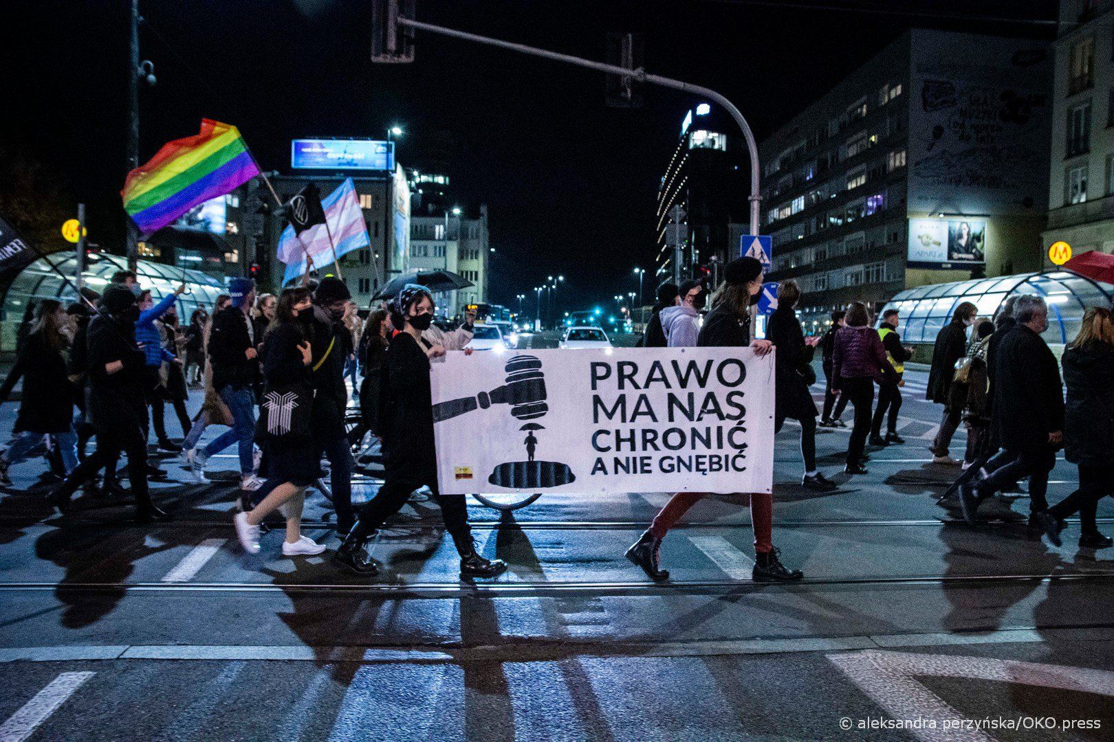 Warszawa, 22.10.2020. Protestujący wyrażali sprzeciw wobec barbarzyńskiego wyroku, który zakazuje aborcji w przypadku nieodwracalnego uszkodzenia lub ciężkiej choroby płodu