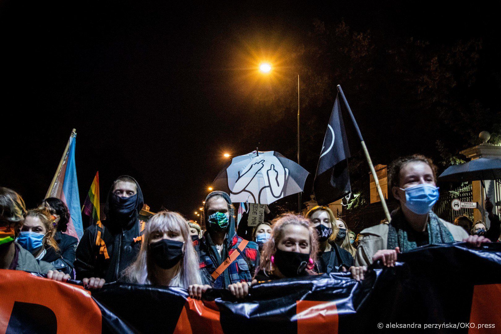 Warszawa, 22.10.2020. Protestujący wyrażali sprzeciw wobec barbarzyńskiego wyroku, który zakazuje aborcji w przypadku nieodwracalnego uszkodzenia lub ciężkiej choroby płodu